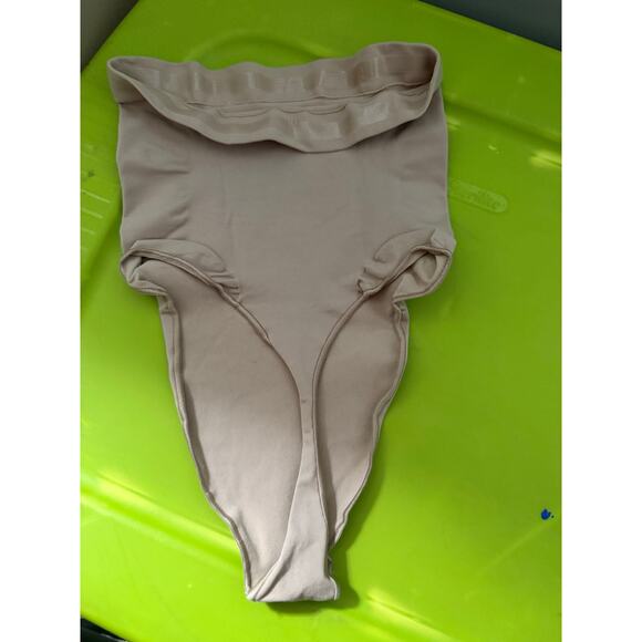 Skims Seamless Sculpt Mid Waist Thong Size M - Picture 4 of 4